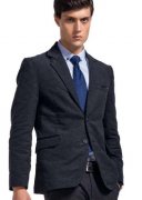 皮膚黑黃的人怎樣穿西裝？