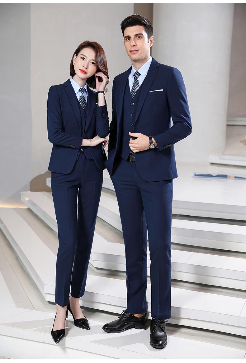 企業(yè)定做團(tuán)體西服模特展示圖片2