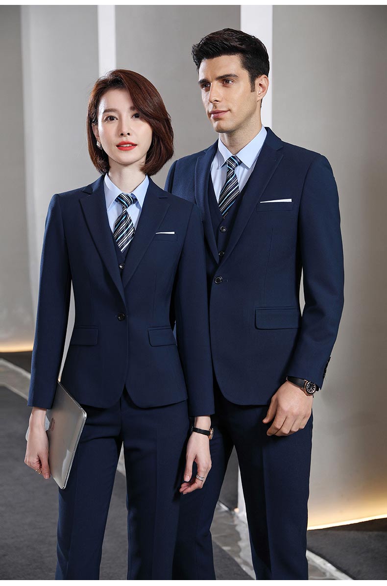 企業(yè)定做團(tuán)體西服模特展示圖片3