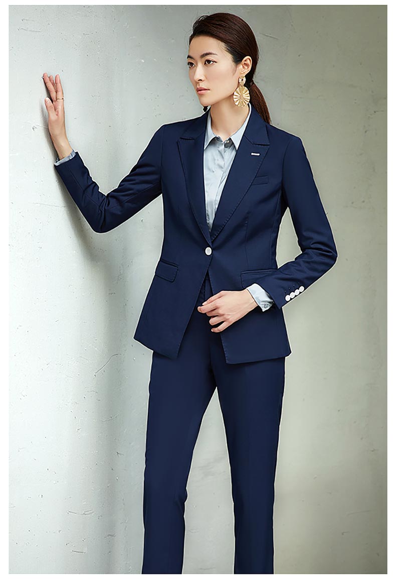 女款藍(lán)色單扣職業(yè)西裝定做款式圖模特展示4
