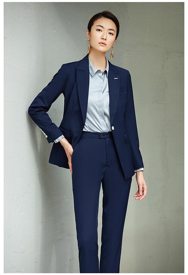 女款藍(lán)色單扣職業(yè)西裝定做款式圖模特展示5